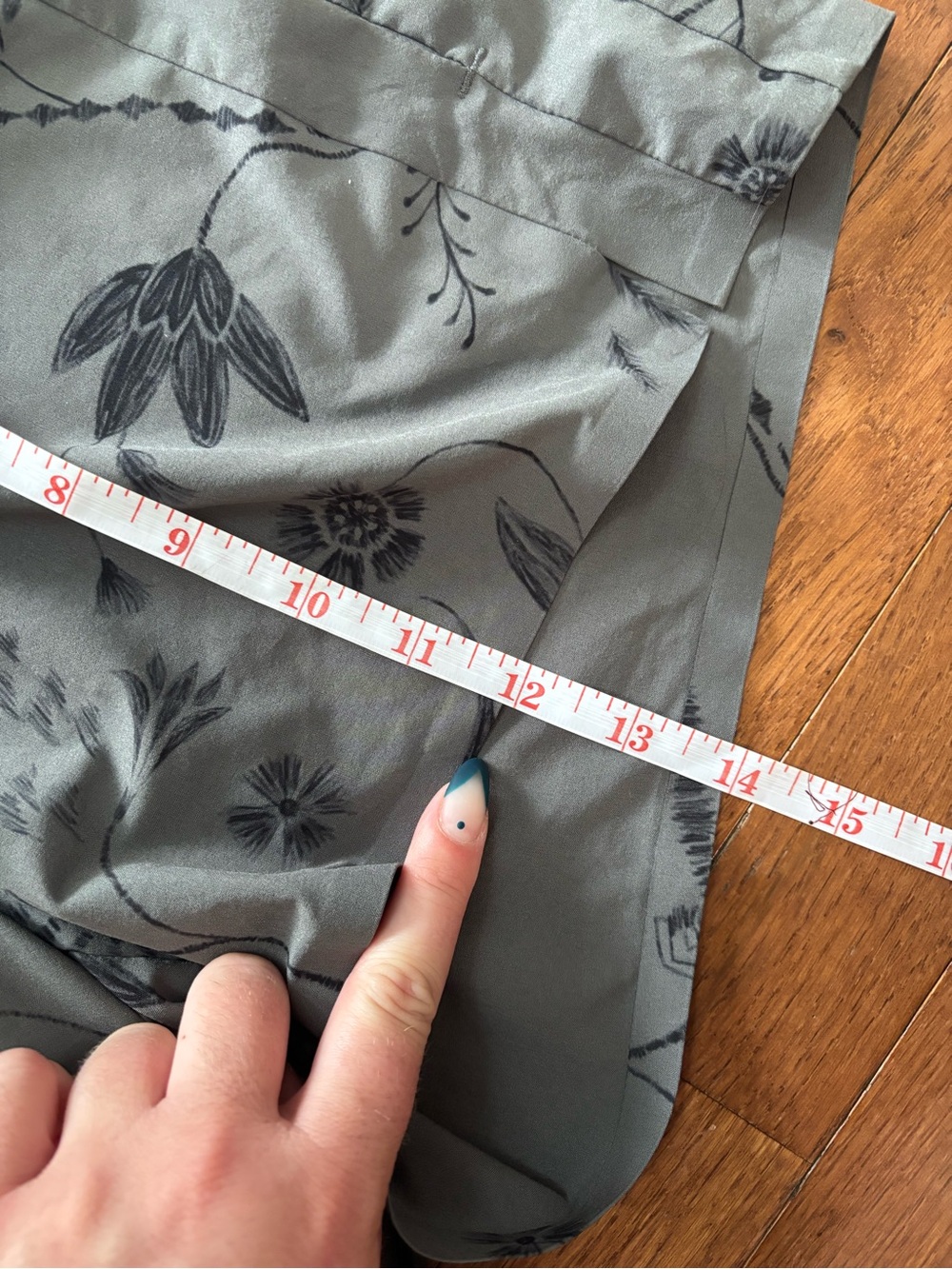 Athleta Grey/Green Floral Print Casual Drawstring Shorts - Picture 6 of 7